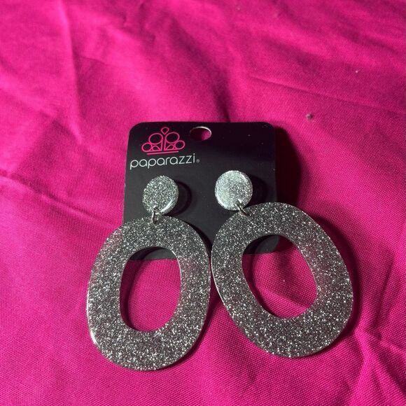 New! Paparazzi Jewelry Earrings New with Tags Miami Blvd Stud Earrings - Picture 1 of 3